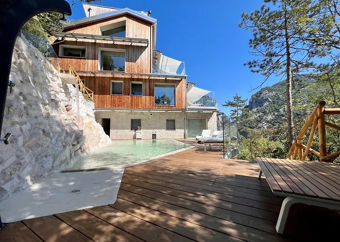 La Forestale Luxury Primo Piano Bed and Breakfast 4*